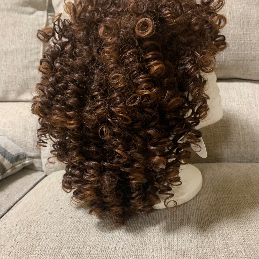 Wig - Picture 2 of 4